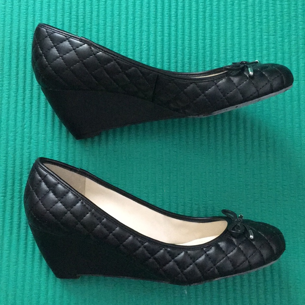 Black Wedge Heels 👠🖤 - Picture 1 of 5